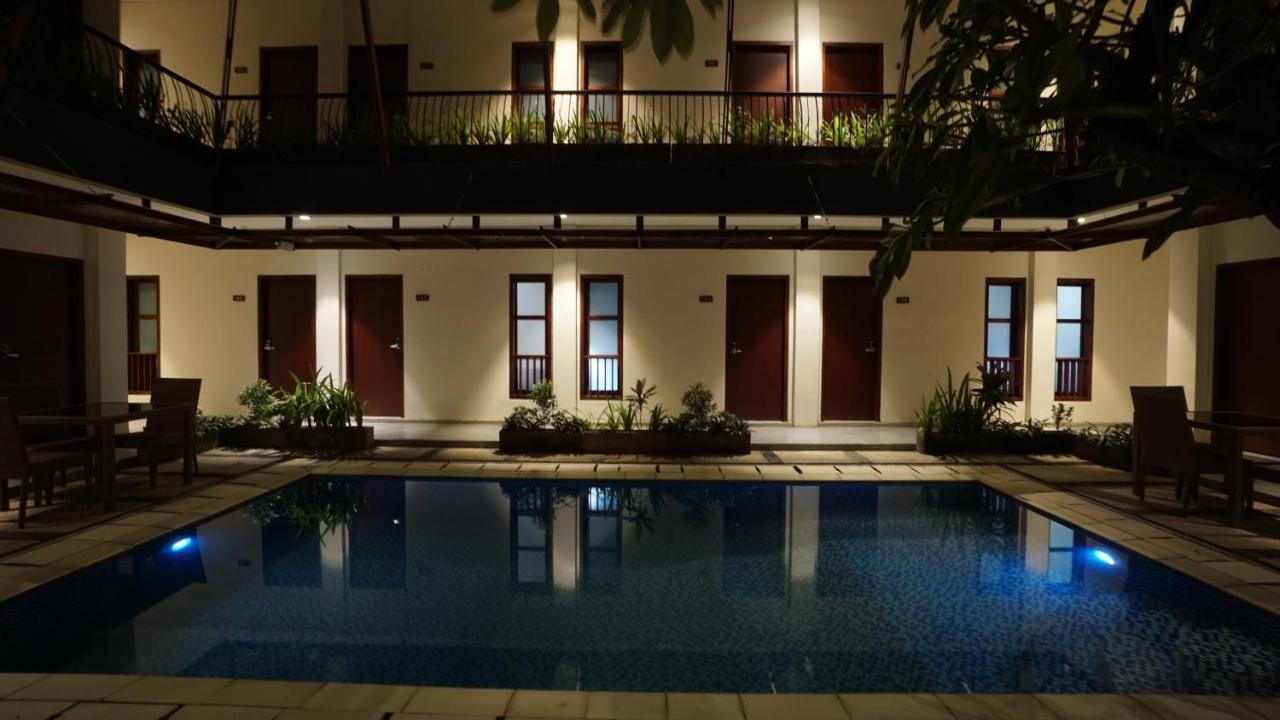 Hotel Reddoorz Near Legian Street Esterno foto