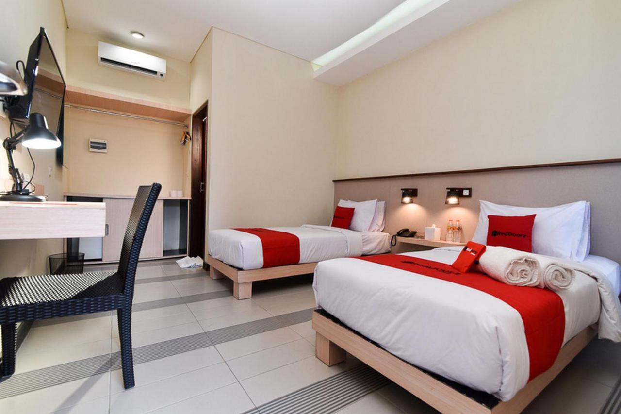 Hotel Reddoorz Near Legian Street Esterno foto