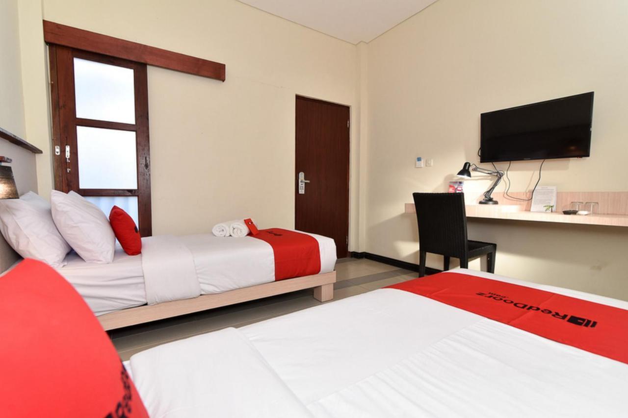 Hotel Reddoorz Near Legian Street Esterno foto