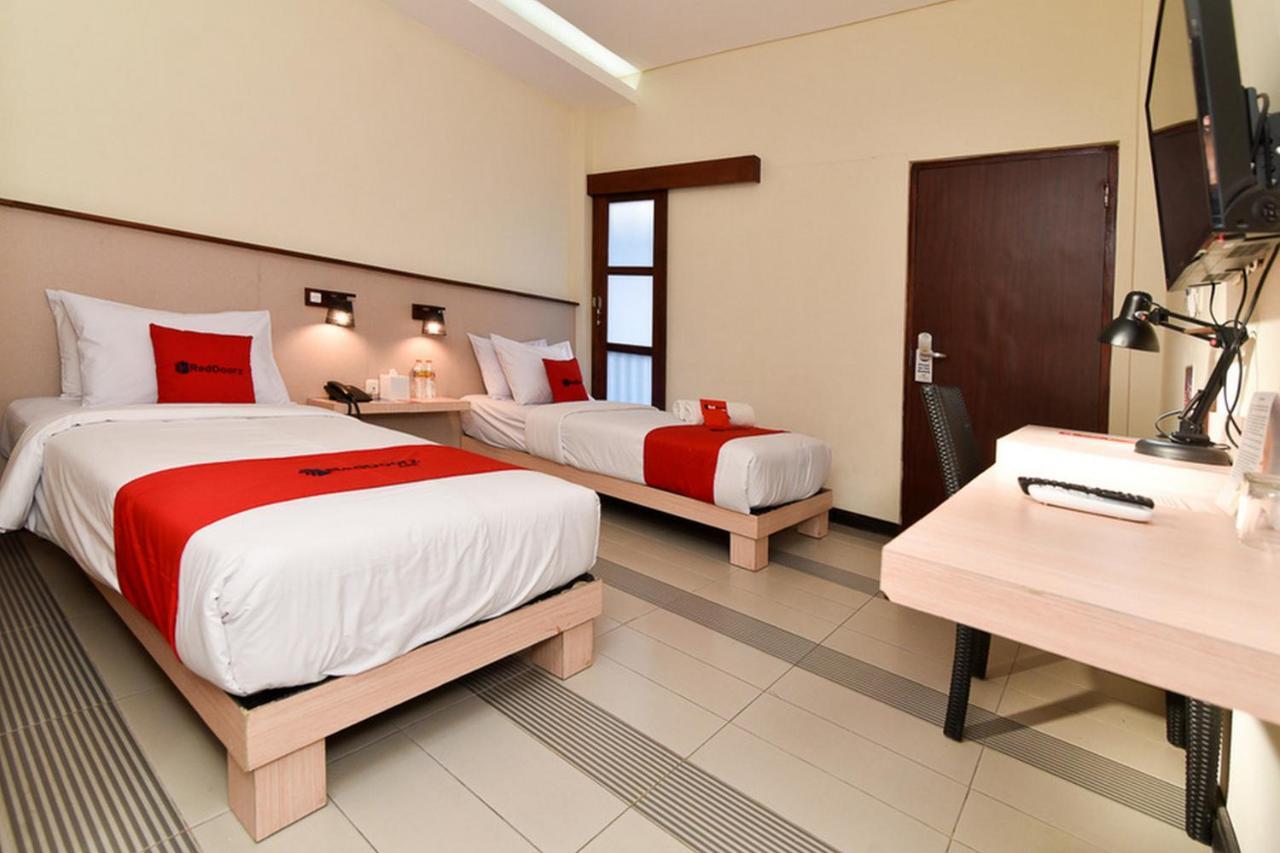 Hotel Reddoorz Near Legian Street Esterno foto